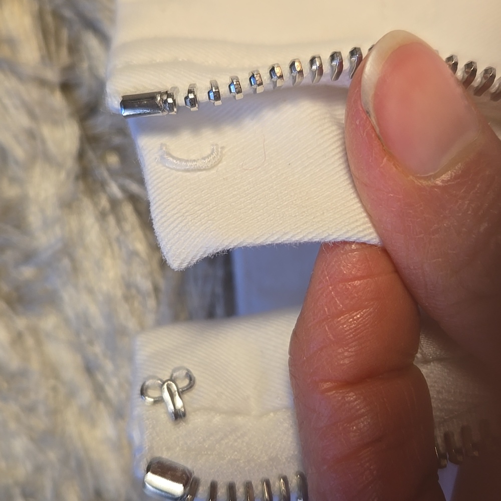 Dolce & Gabbana Elegant White Pencil Skirt With Back Exposed Zipper - Picture 9 of 16